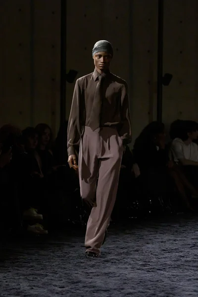 Look 32